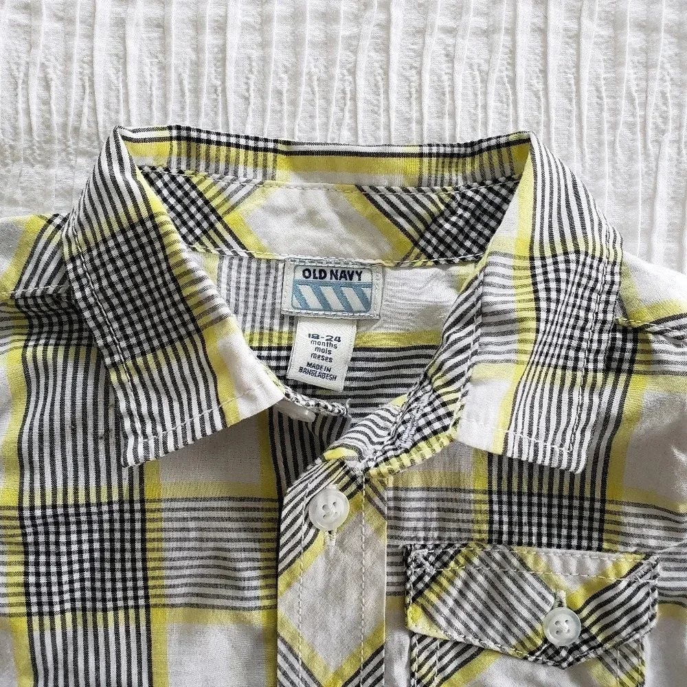 Old Navy toddler boy 18- 24 mos short sleeve butto